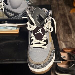 Jordan Men's Gray and Black Sneakers